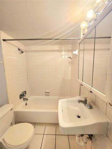 914 LAKE DESTINY ROAD G, Altamonte Springs, FL 32714