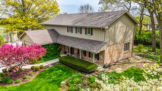 8229 Nueport Drive, Willow Springs, IL 60480