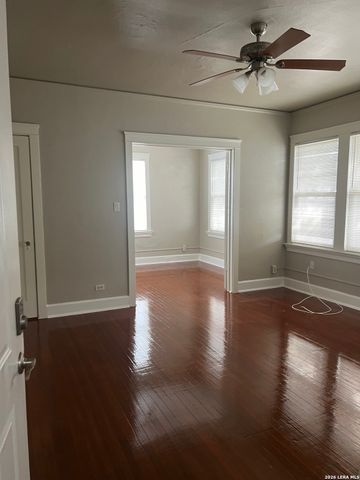 628 S Saint Marys St Ste 206, San Antonio, TX 78205