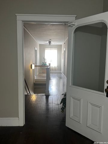 628 S Saint Marys St Ste 206, San Antonio, TX 78205