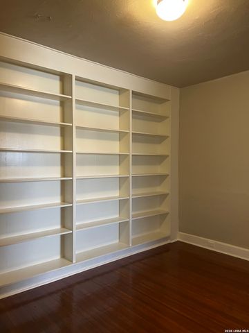 628 S Saint Marys St Ste 206, San Antonio, TX 78205