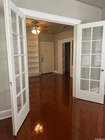 628 S Saint Marys St Ste 206, San Antonio, TX 78205