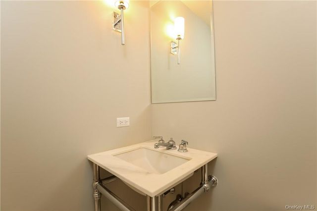 1 Renaissance Square 21F, White Plains, NY 10601