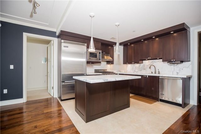 1 Renaissance Square 21F, White Plains, NY 10601