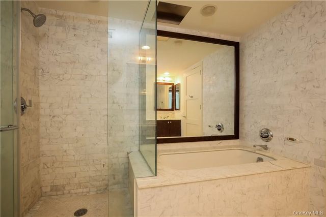 1 Renaissance Square 21F, White Plains, NY 10601