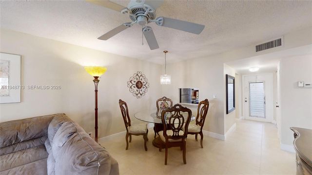 2800 W Sunrise Lakes Dr 101, Sunrise, FL 33322