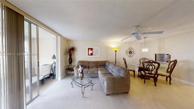 2800 W Sunrise Lakes Dr 101, Sunrise, FL 33322