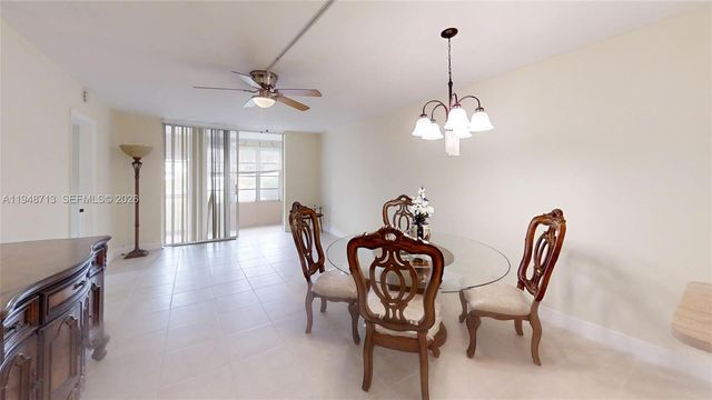 2800 W Sunrise Lakes Dr 101, Sunrise, FL 33322