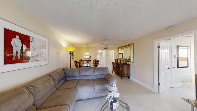 2800 W Sunrise Lakes Dr 101, Sunrise, FL 33322