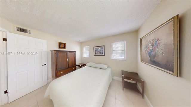 2800 W Sunrise Lakes Dr 101, Sunrise, FL 33322