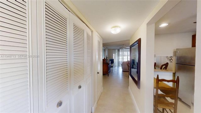 2800 W Sunrise Lakes Dr 101, Sunrise, FL 33322