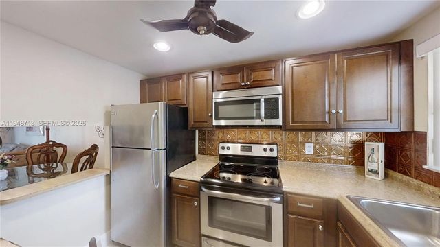 2800 W Sunrise Lakes Dr 101, Sunrise, FL 33322