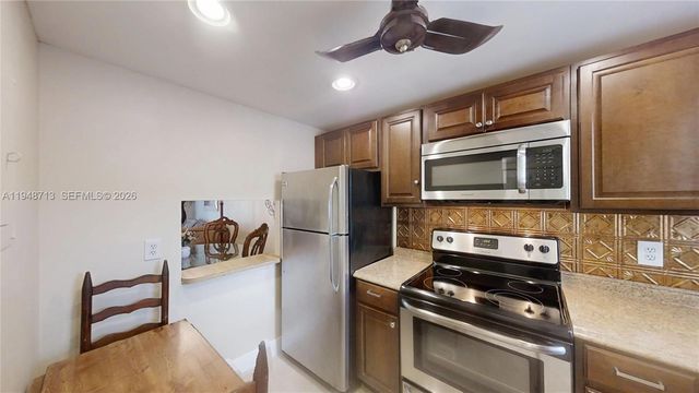 2800 W Sunrise Lakes Dr 101, Sunrise, FL 33322