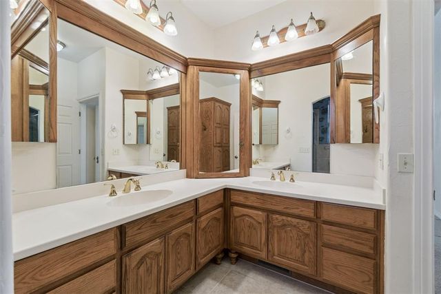 2909 N Santa Fe Avenue, Edmond, OK 73003