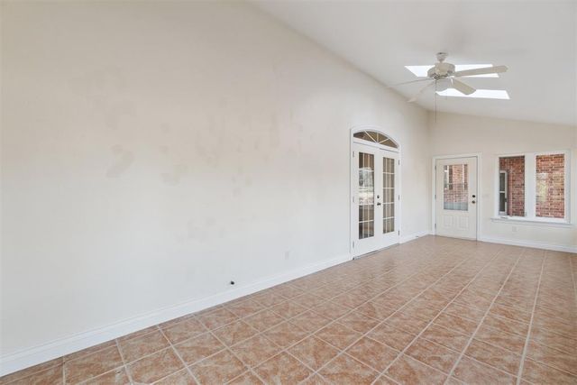 2909 N Santa Fe Avenue, Edmond, OK 73003