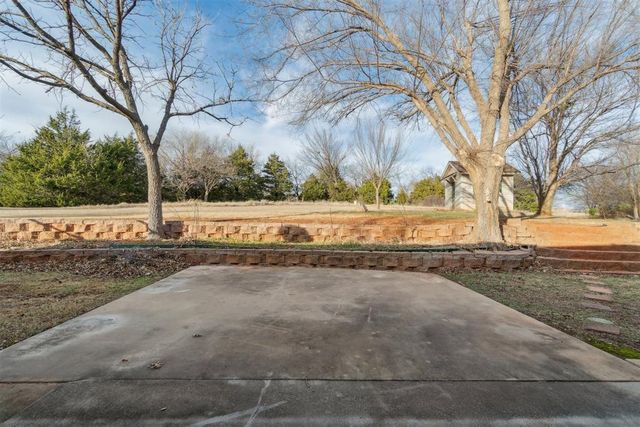 2909 N Santa Fe Avenue, Edmond, OK 73003