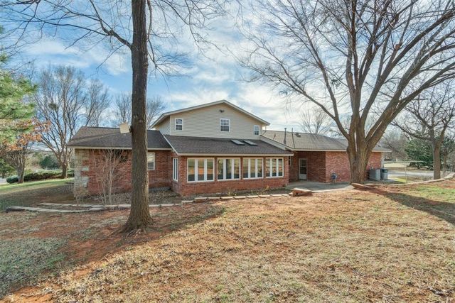 2909 N Santa Fe Avenue, Edmond, OK 73003