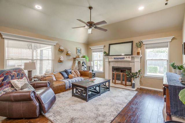 909 Overton Drive, Weatherford, TX 76086