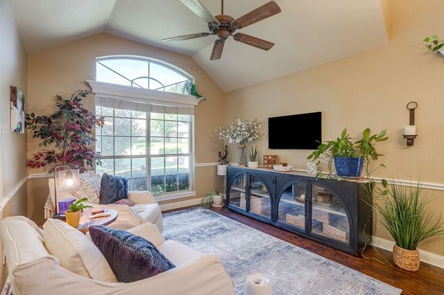 909 Overton Drive, Weatherford, TX 76086