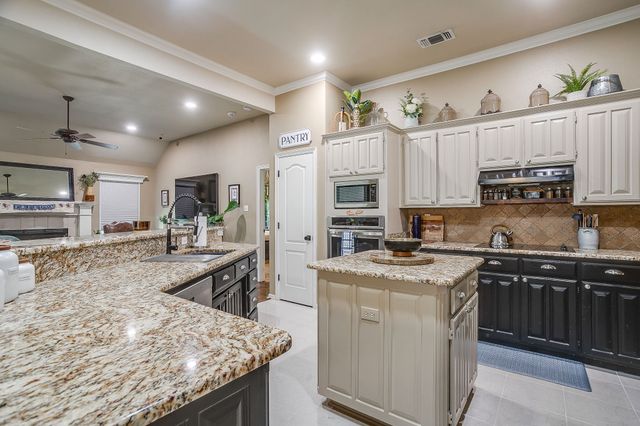 909 Overton Drive, Weatherford, TX 76086
