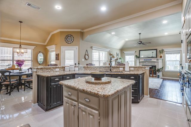 909 Overton Drive, Weatherford, TX 76086