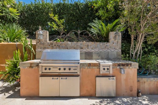 24508 Park Granada, Calabasas, CA 91302