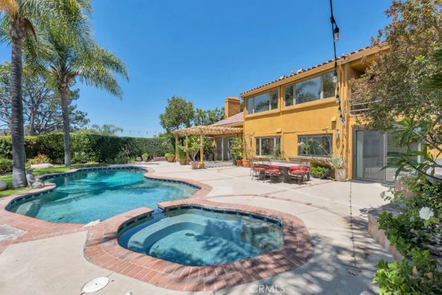 24508 Park Granada, Calabasas, CA 91302