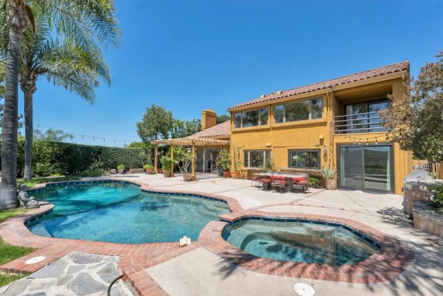 24508 Park Granada, Calabasas, CA 91302