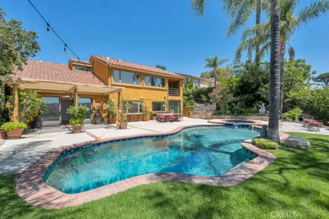 24508 Park Granada, Calabasas, CA 91302