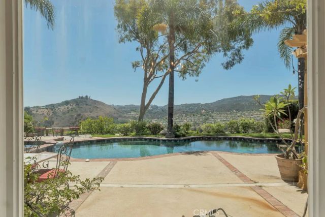 24508 Park Granada, Calabasas, CA 91302
