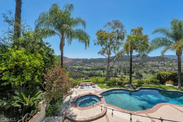 24508 Park Granada, Calabasas, CA 91302