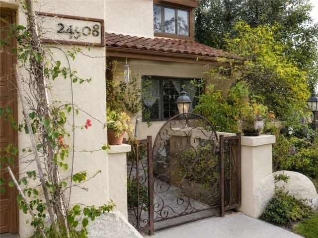 24508 Park Granada, Calabasas, CA 91302