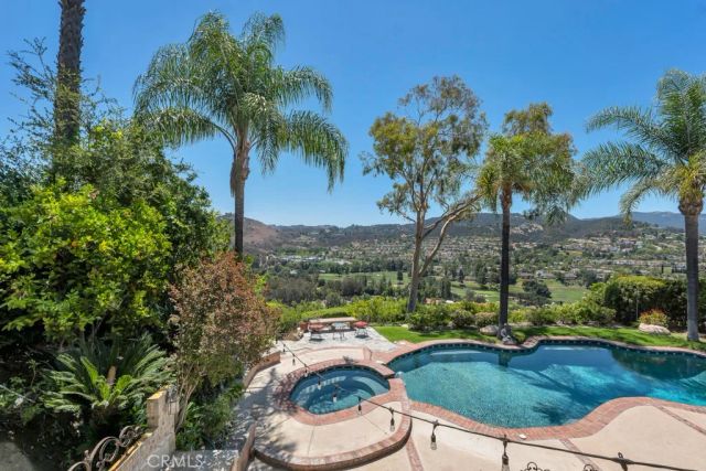 24508 Park Granada, Calabasas, CA 91302