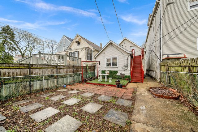 4208 S Artesian Avenue, Chicago, IL 60632