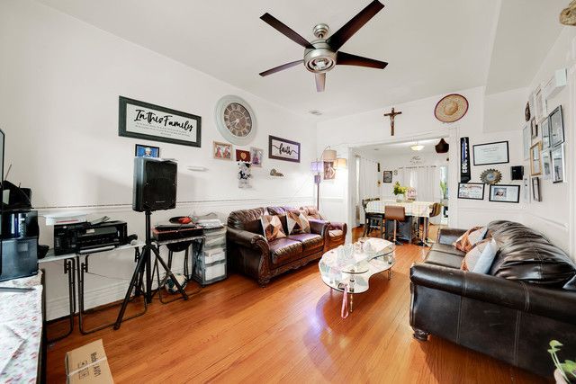 4208 S Artesian Avenue, Chicago, IL 60632