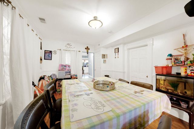 4208 S Artesian Avenue, Chicago, IL 60632