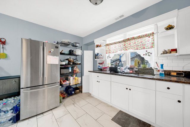 4208 S Artesian Avenue, Chicago, IL 60632