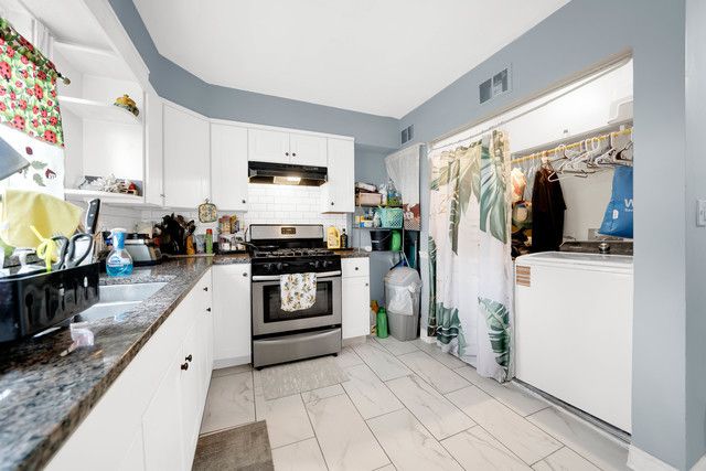 4208 S Artesian Avenue, Chicago, IL 60632