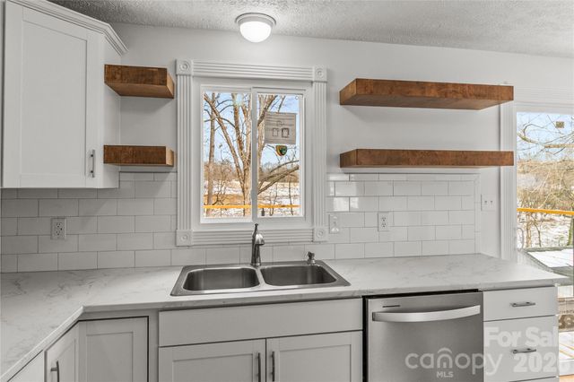 2474 Cedar Valley Drive, Conover, NC 28614