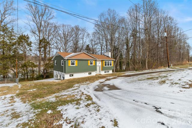 2474 Cedar Valley Drive, Conover, NC 28614