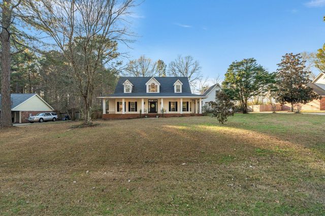 143 Red Roan Rd., Hattiesburg, MS 39402