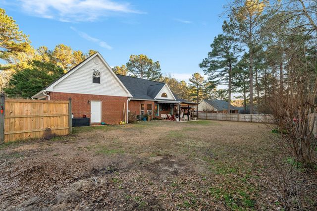143 Red Roan Rd., Hattiesburg, MS 39402
