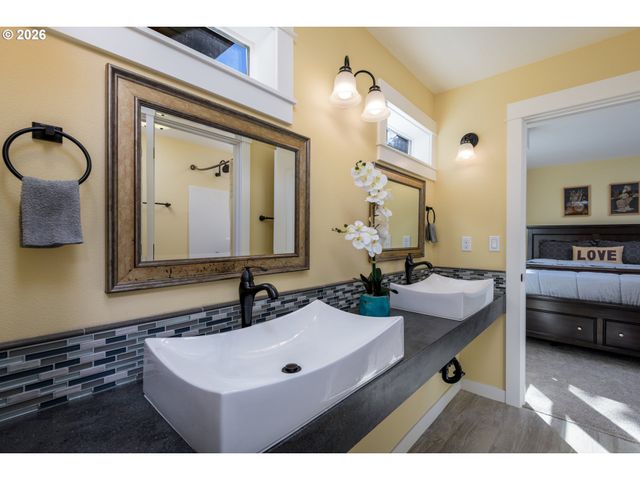 5300 Ne 49TH St, Neotsu, OR 97364