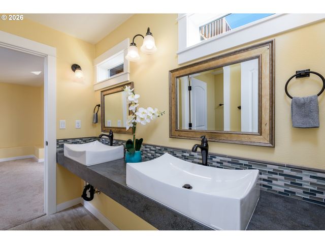 5300 Ne 49TH St, Neotsu, OR 97364