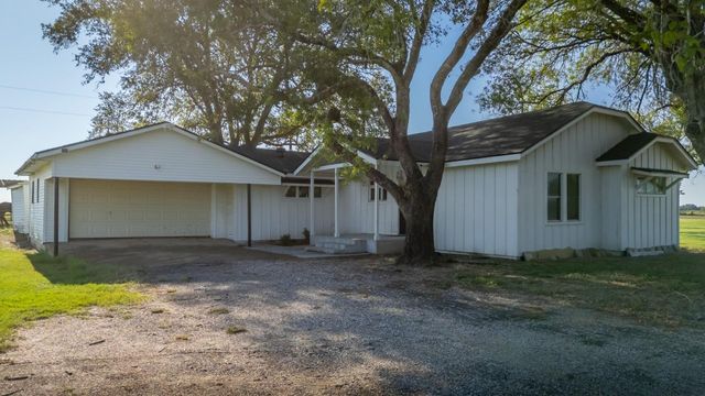 3971 Us Highway 77 S, Hallettsville, TX 77964