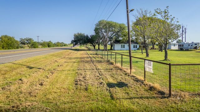 3971 Us Highway 77 S, Hallettsville, TX 77964