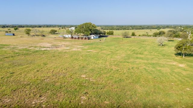 3971 Us Highway 77 S, Hallettsville, TX 77964