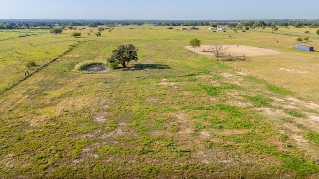 3971 Us Highway 77 S, Hallettsville, TX 77964