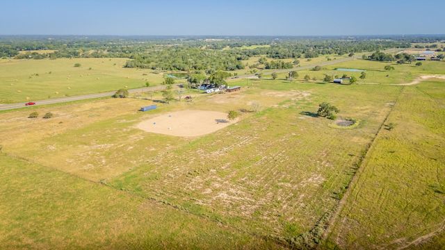 3971 Us Highway 77 S, Hallettsville, TX 77964