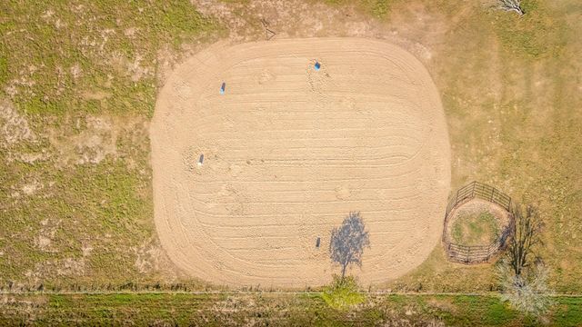 3971 Us Highway 77 S, Hallettsville, TX 77964